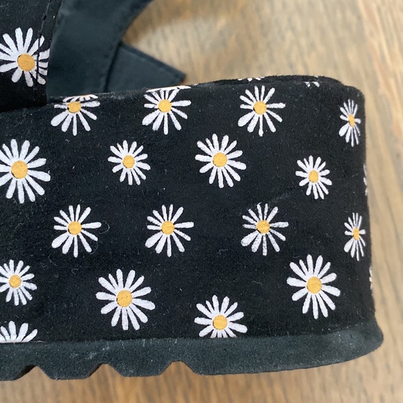 Dirty Laundry Daisy Heels - Picture 6 of 6